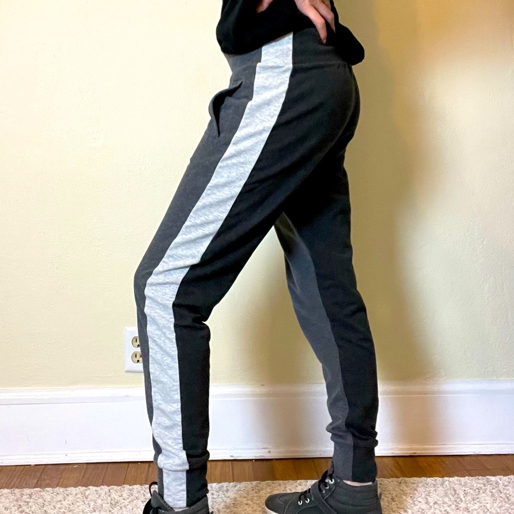 Pre-loved Nicole Miller joggers small